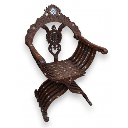 Fauteuil Dagobert syrien incrusté de nacre