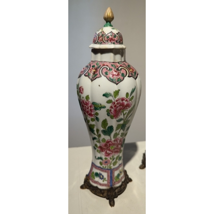 Paire de vase en porcelaine de Samson