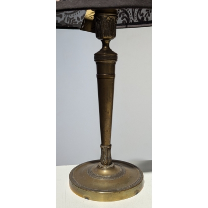 Paire de bougeoirs en bronze montés en lampe