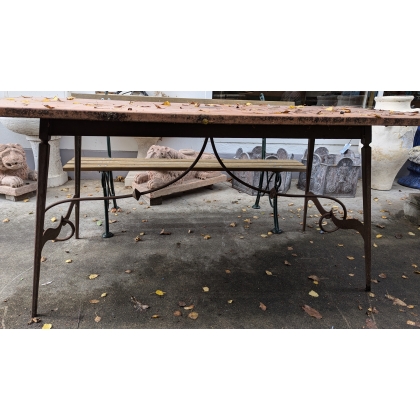  Table en fer forgé avec plateau en céramique sur  Moinat SA  - Antiquités décoration