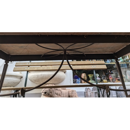  Table en fer forgé avec plateau en céramique sur  Moinat SA  - Antiquités décoration