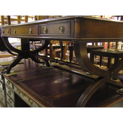 Mahogany desk, X-shaped legs, top by  Moinat SA  - Antiques and home décor