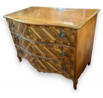 Commode Louis XV vaudoise à 3 tiroirs.