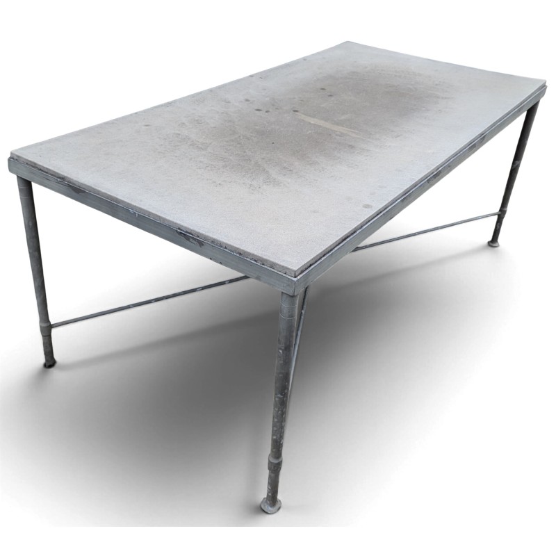Table de jardin en fer forgé gris et béton