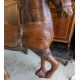Cheval en bois sculpté verni
