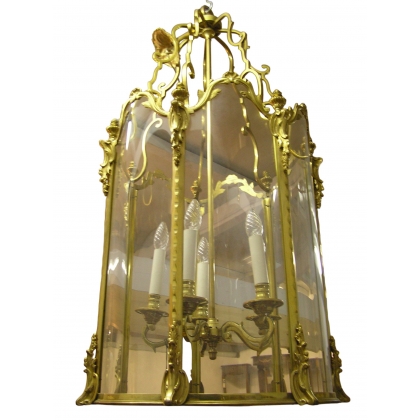 Lantern has suspend the Louis XV style in