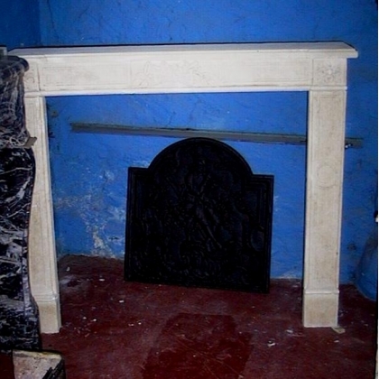 Kamin aus Kalkstein im Louis-Stil von Moinat SA – Antiquitäten und Dekoration