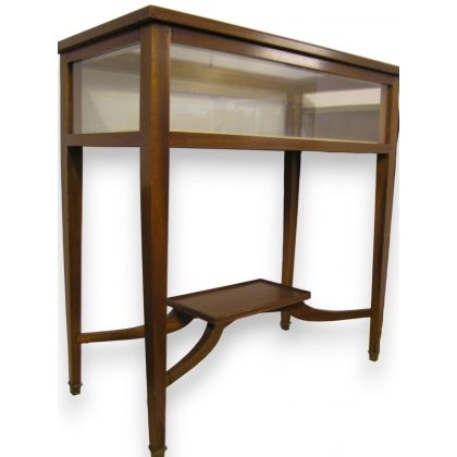 Table-vitrine style Directoire en acajou