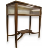 Table-vitrine style Directoire en acajou