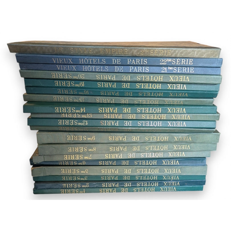 Lot de 18 livres \"Vieux hôtels de Paris\"