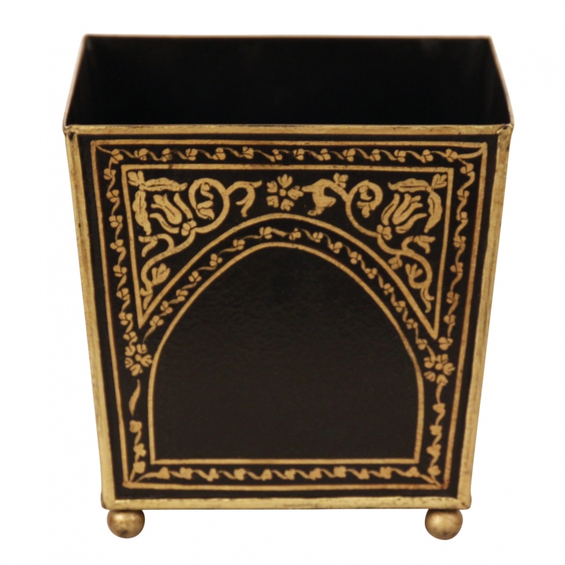 Square plant pot made of sheet metal with a gold-coloured finish
