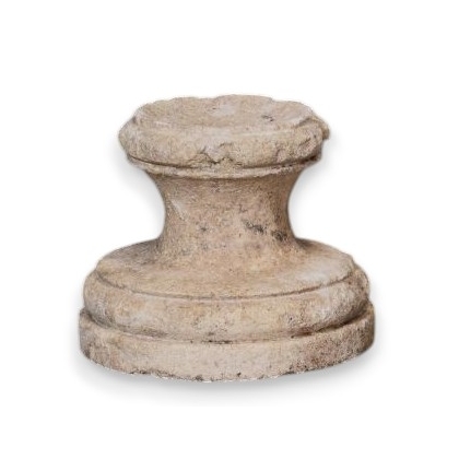Round stone plinth – large