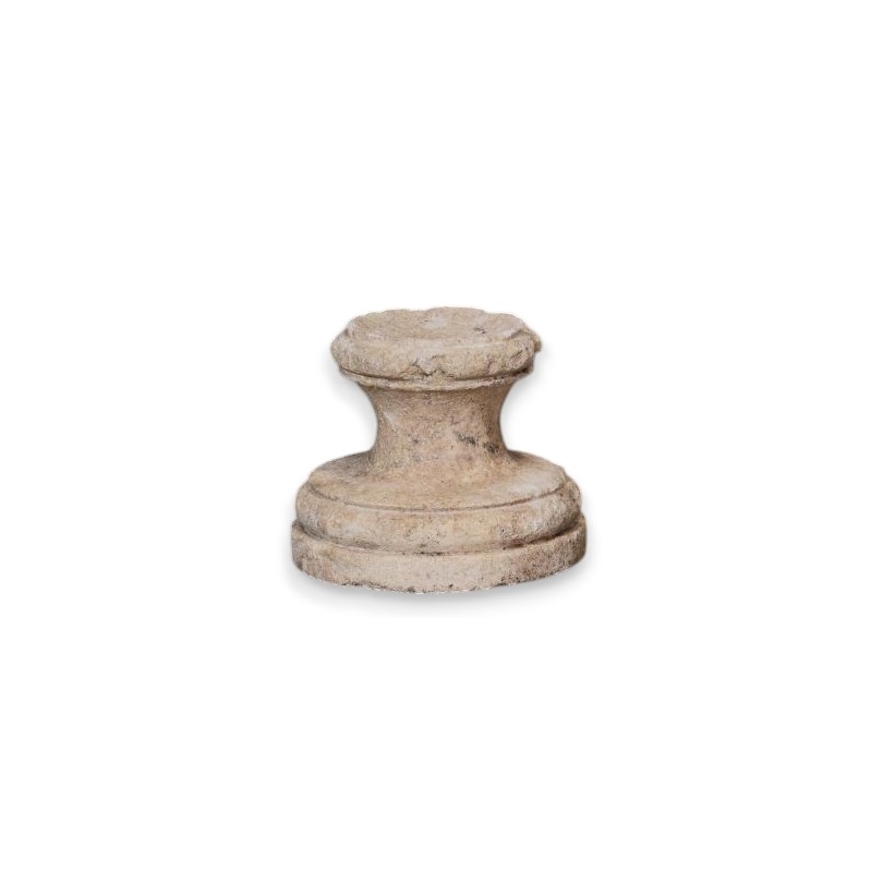 Round stone plinth – large