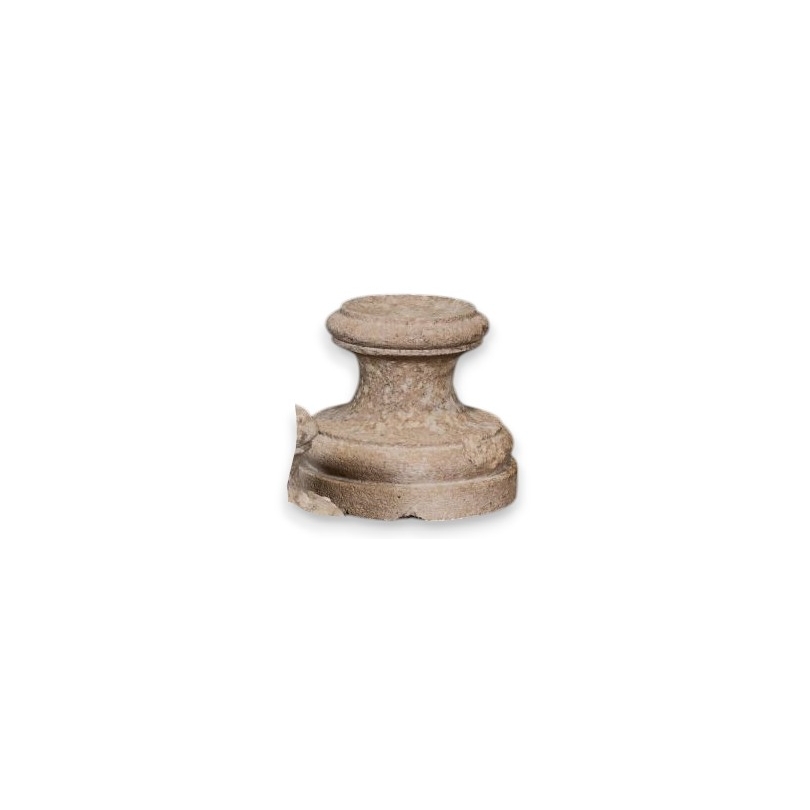 Round stone plinth – medium