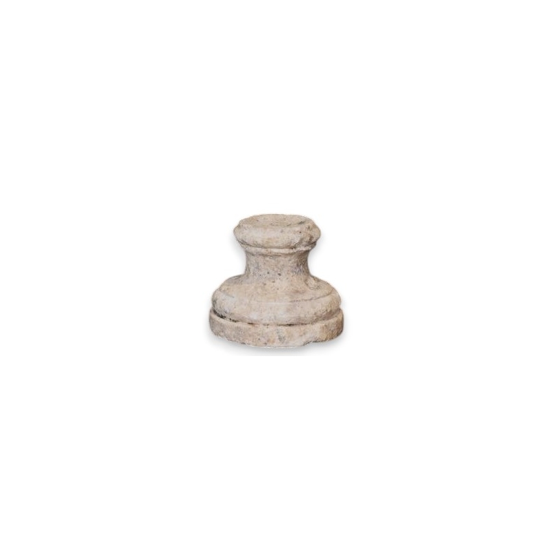 Round stone plinth – small