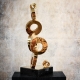 Sculpture contemporaine en laiton doré