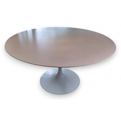 Table \"Tulip\" de Eero Saarinen pour KNOLL