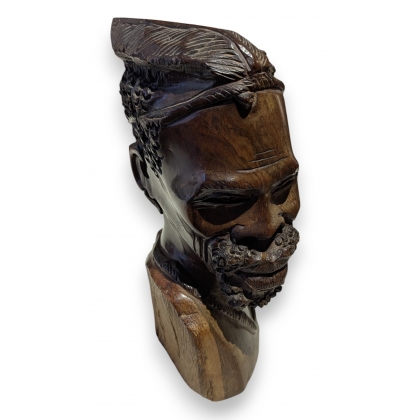 Buste d\'homme en bois sculpté