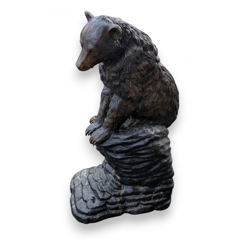 Bronze \"Ours brun assis sur un rocher\"