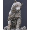 Bronze \"Ours brun assis sur un rocher\"