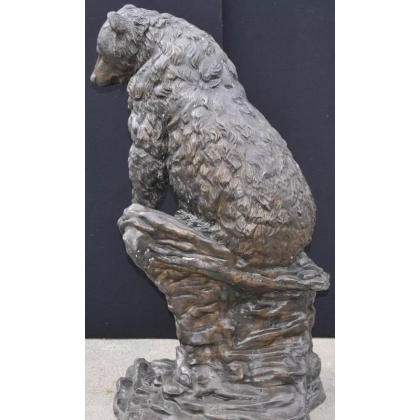 Bronze \"Ours brun assis sur un rocher\"