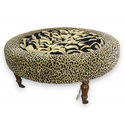 Banquette ronde recouverte de tissu