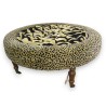 Banquette ronde recouverte de tissu