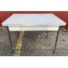 Table et 2 tabourets en formica