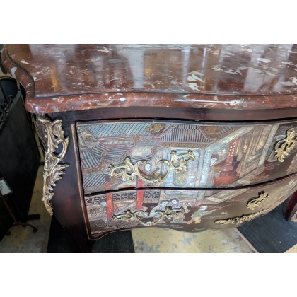 Commode en laque noir décor chinois