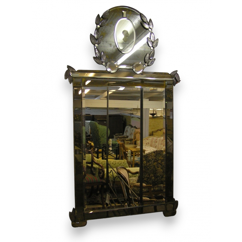  Miroir biseauté avec fronton sur  Moinat SA  - Antiquités décoration