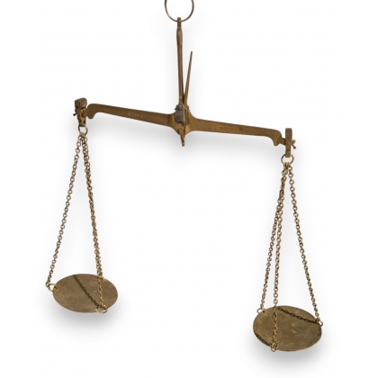 Balance à deux plateaux