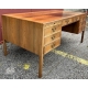 Bureau danois en teck à 7 tiroirs