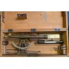 Lot d\'outils de géomètres dans 4 caisses