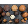 Lot de diverses boules en bois