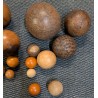 Lot de diverses boules en bois