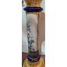 Colonne en porcelaine peinte, marbre et bronze