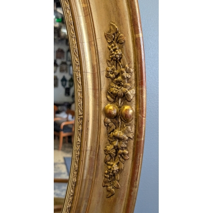 Miroir ovale Louis XVI en bois doré décor de fleur