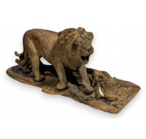 Sculpture "Lions et phacochère" signée B. MAKENA