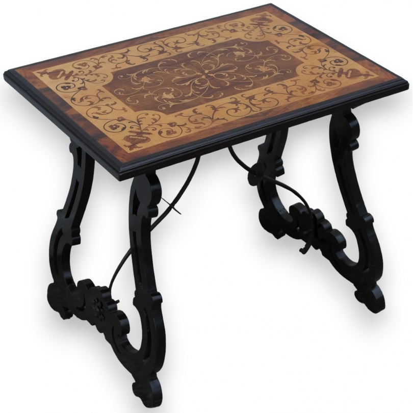  Petite table espagnole avec plateau sur  Moinat SA  - Antiquités décoration