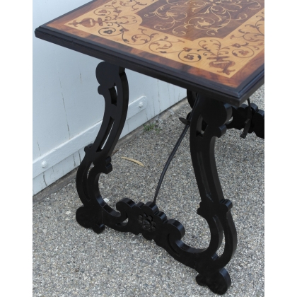  Petite table espagnole avec plateau sur  Moinat SA  - Antiquités décoration