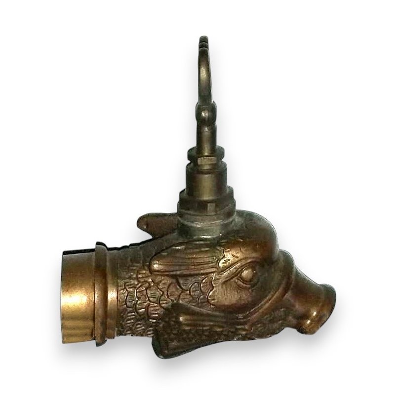 Fish-head fountain tap