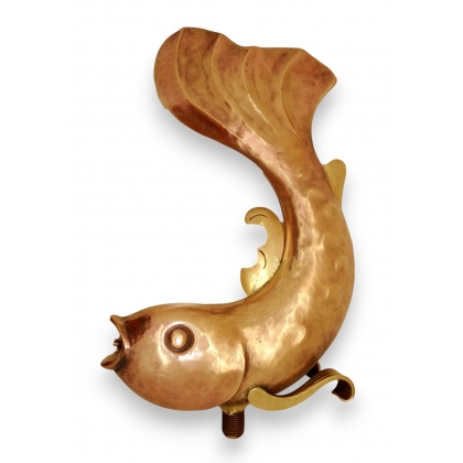 Fish-shaped drinking fountain spout