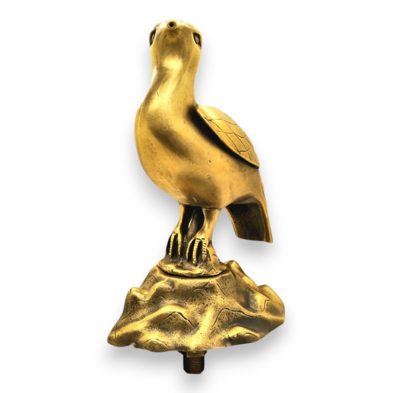 Bird-shaped fountain spout