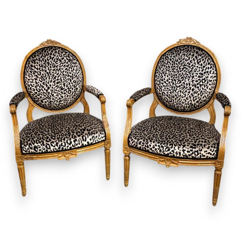 Paire de fauteuils Louis XVI en hêtre