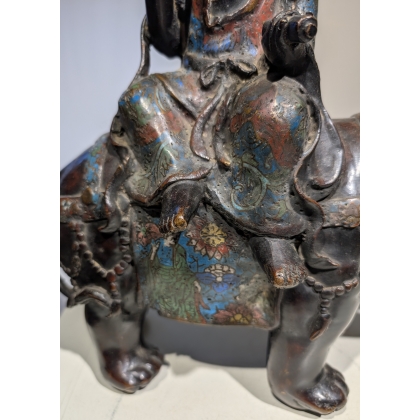 Bronze cloisonné Kannon sur un éléphant