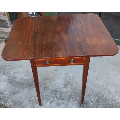 Mahogany side table with drop-down leaves and 1 drawer