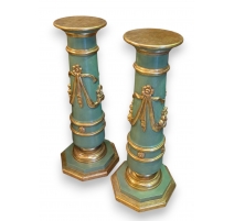 Paire de colonnes en bois sculpté dorées et vertes