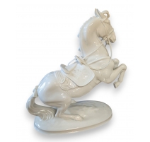 Cheval en porcelaine blanche de Vienne