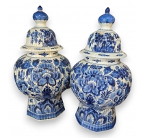 Paire de vases en faïence de Delft