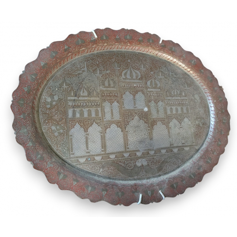 Plat ovale perse en cuivre martelé